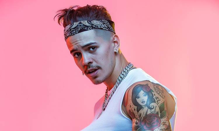 Biel é acusado de calote por ex-empresário; cantor teria levado golpe de Anitta
