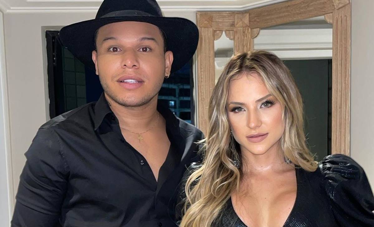 Gabi Martins surge aos beijos com Tierry em momento fofo: “Te amo”