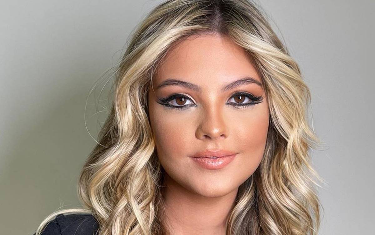 Julia Gomes, de Chiquititas, fratura a coluna após cair de palco em festa