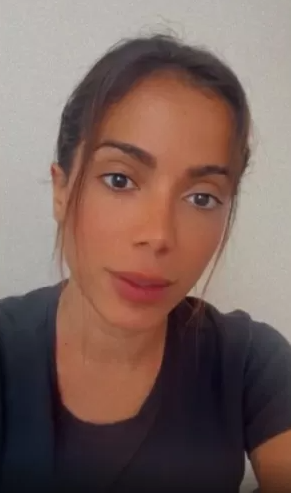Anitta nega depressão