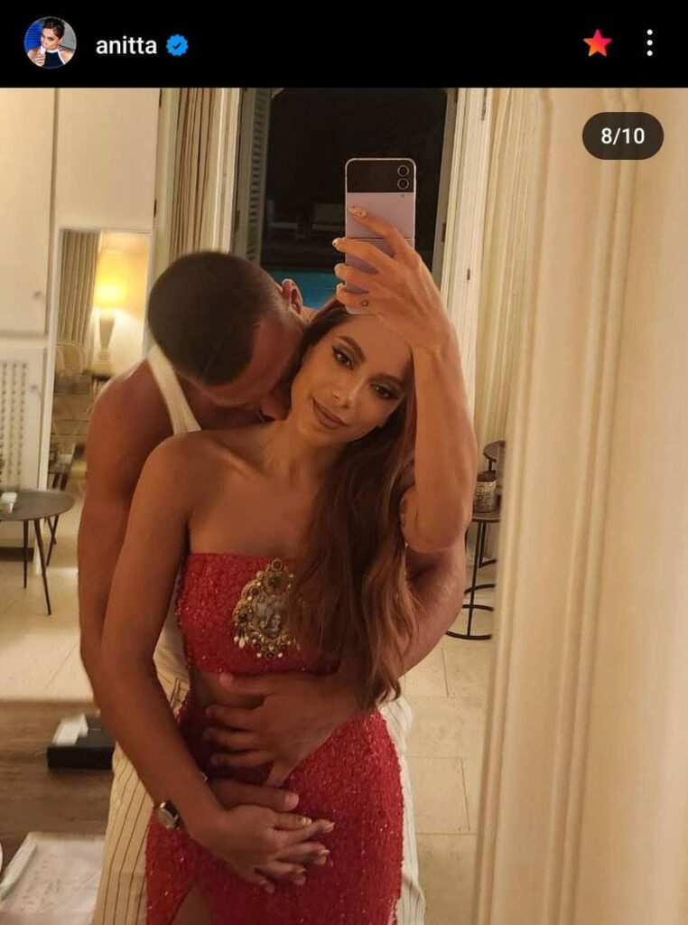 Fãs acreditam que Anitta possa estar grávida de Simone Susinna
